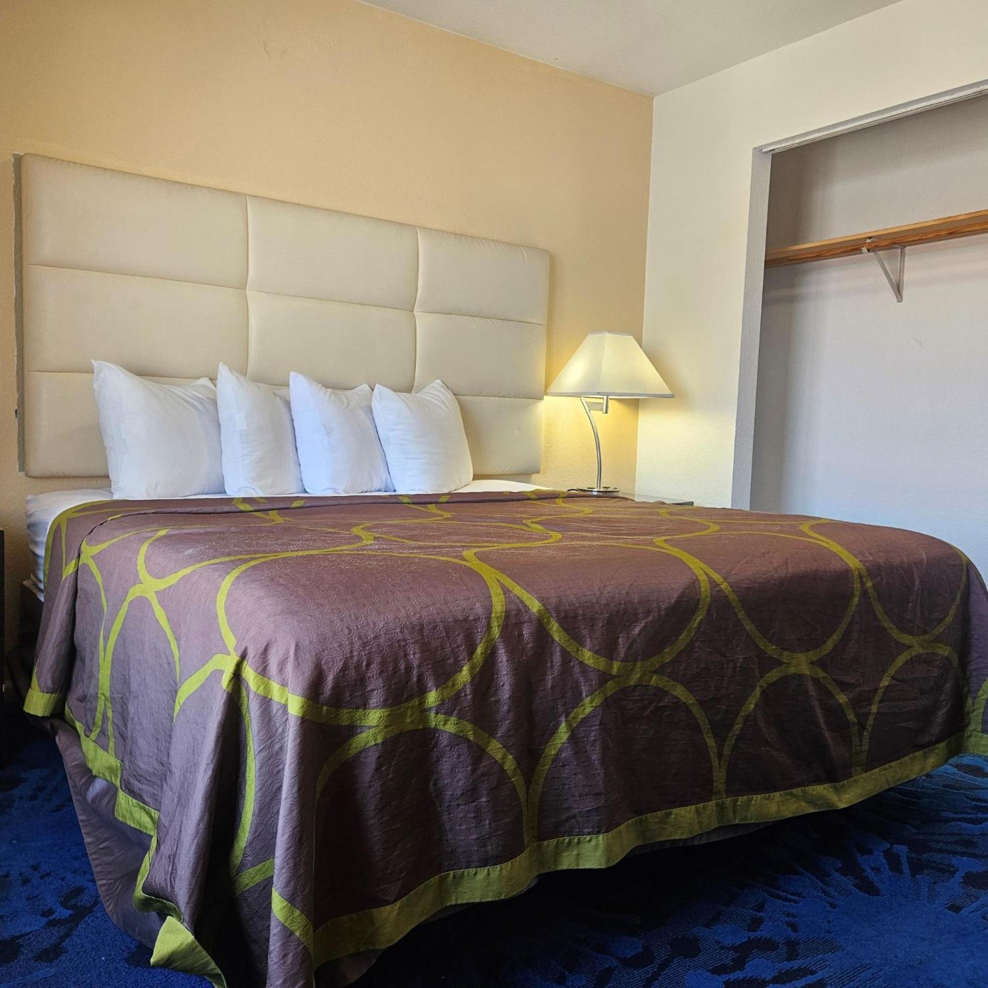 Super 8 By Wyndham Denver Central Zewnętrze zdjęcie
