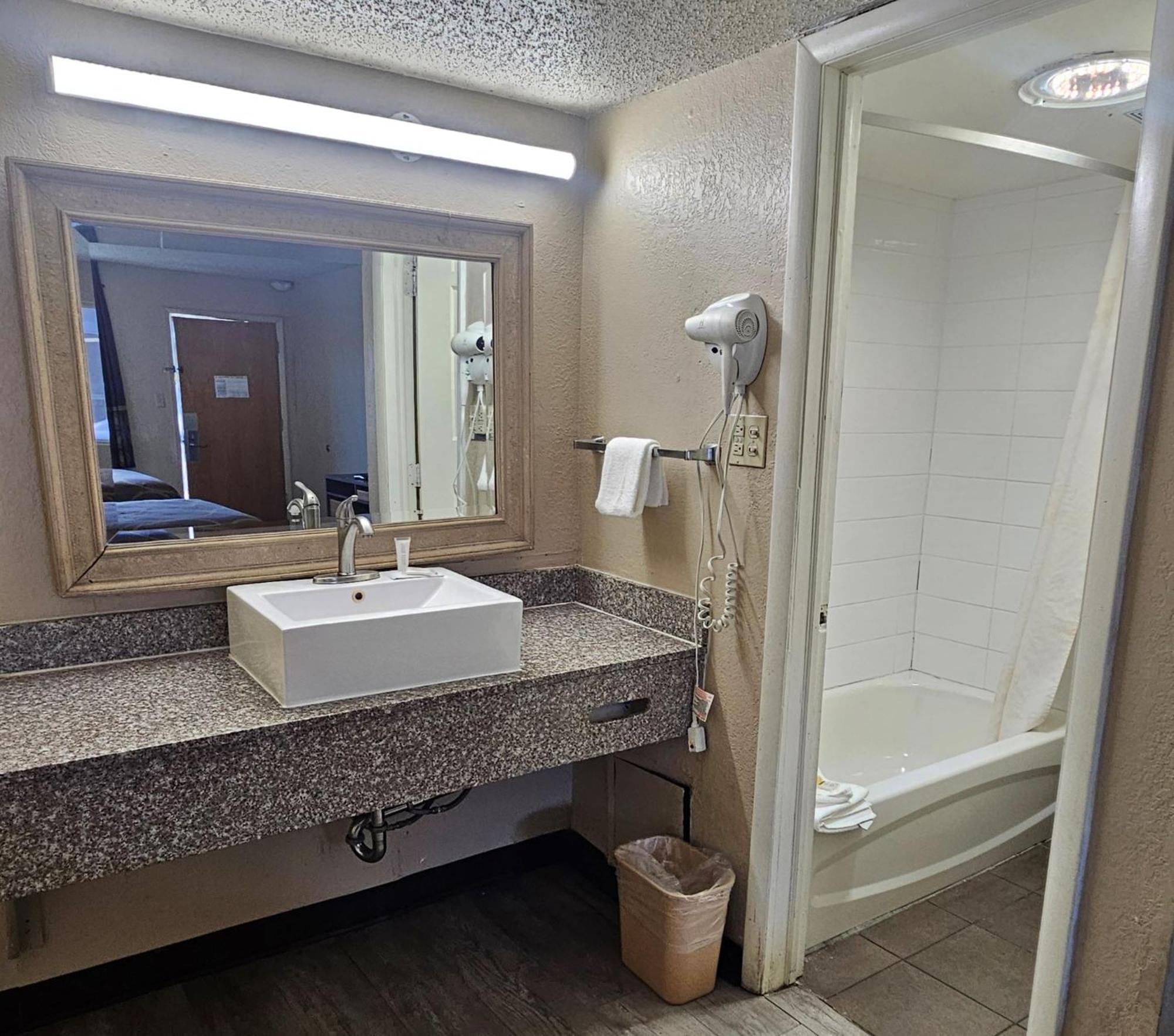 Super 8 By Wyndham Denver Central Zewnętrze zdjęcie