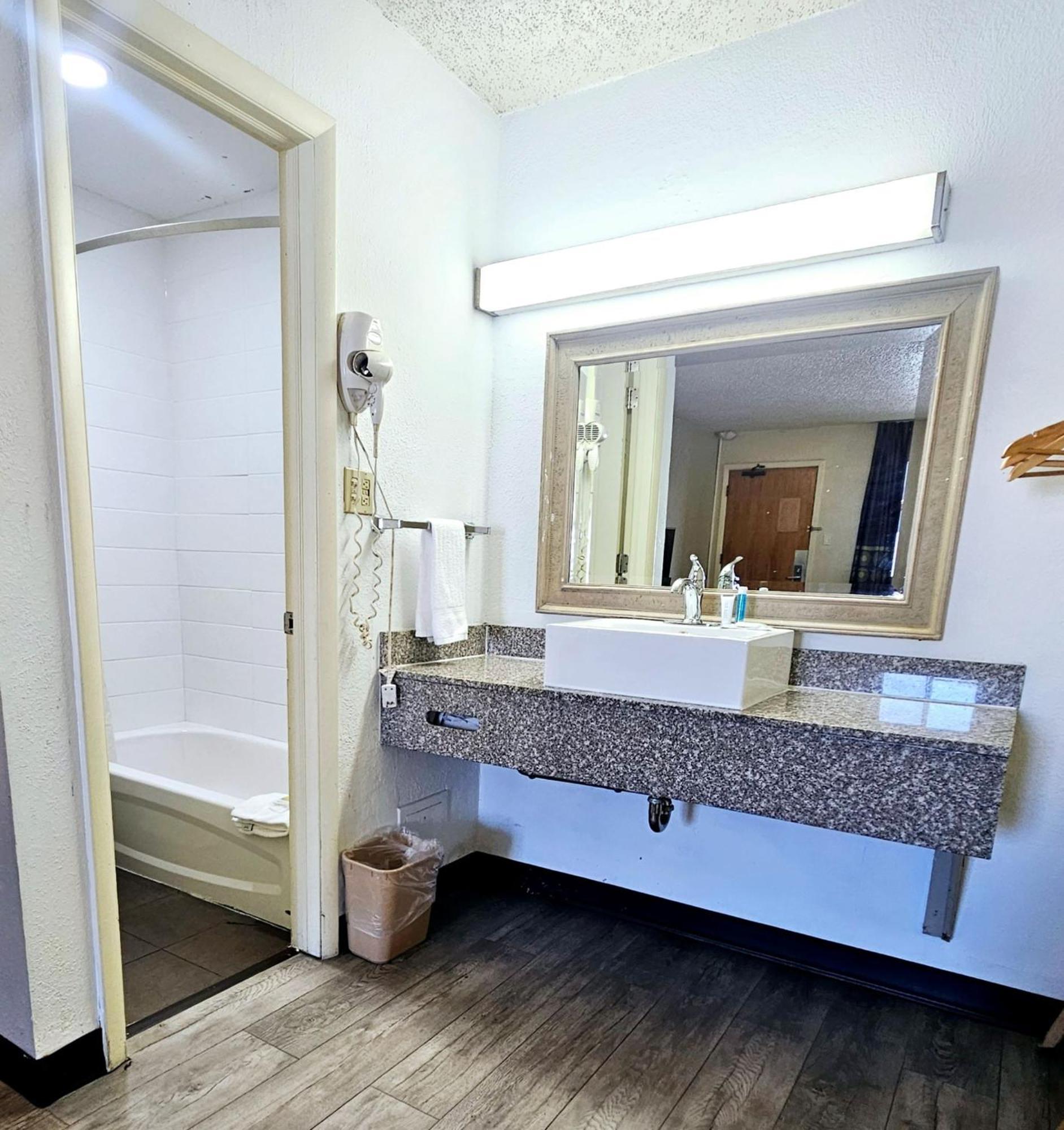 Super 8 By Wyndham Denver Central Zewnętrze zdjęcie