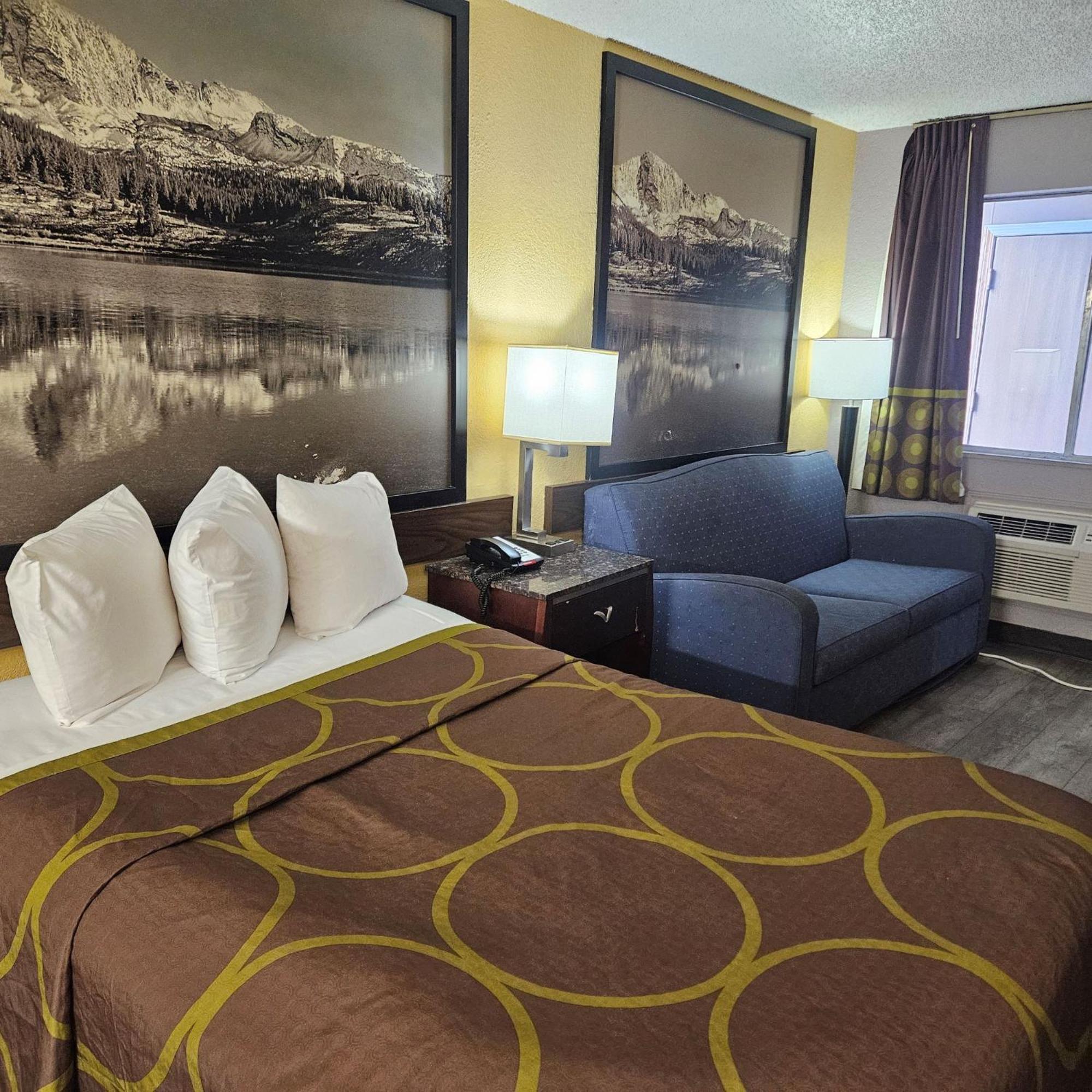 Super 8 By Wyndham Denver Central Zewnętrze zdjęcie