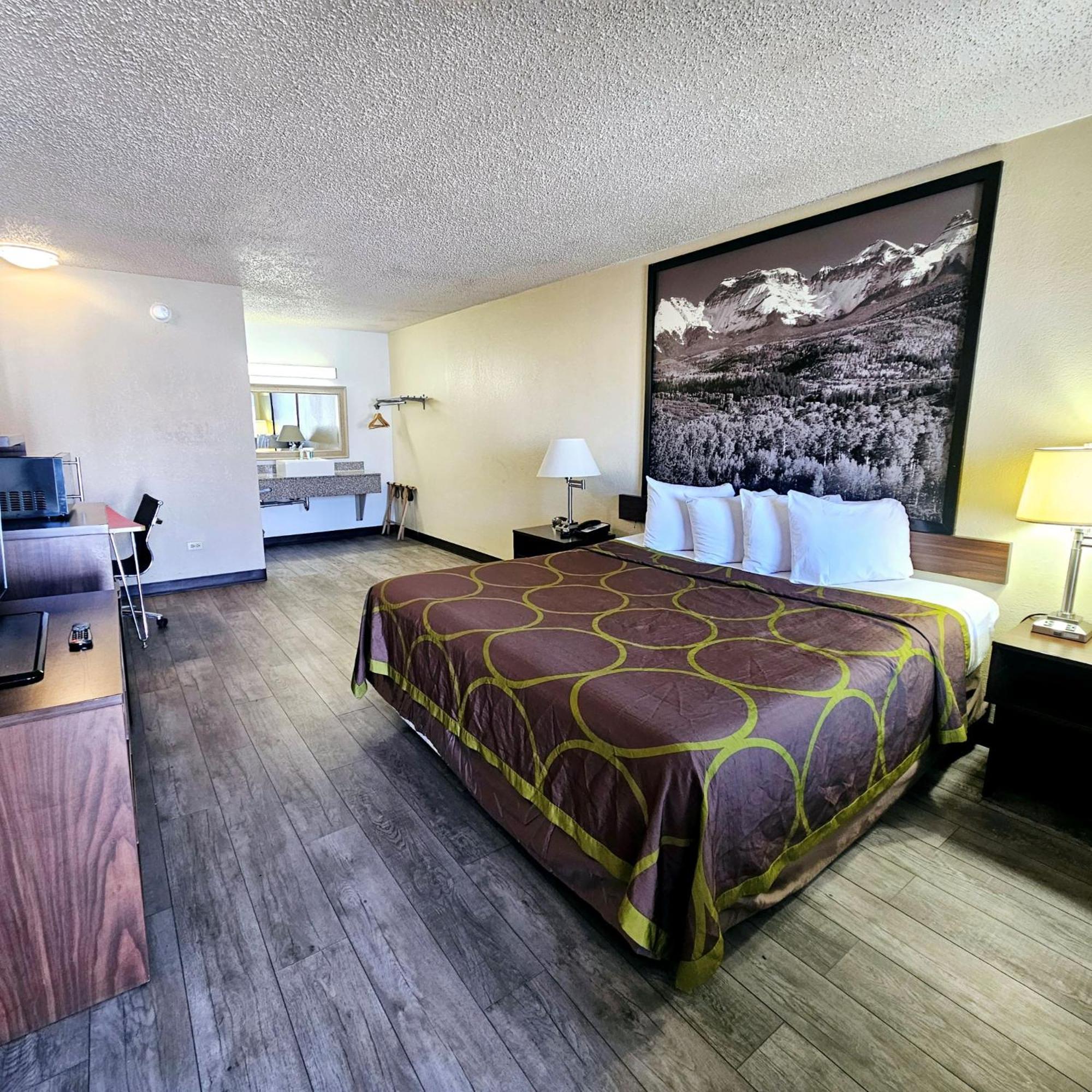 Super 8 By Wyndham Denver Central Zewnętrze zdjęcie