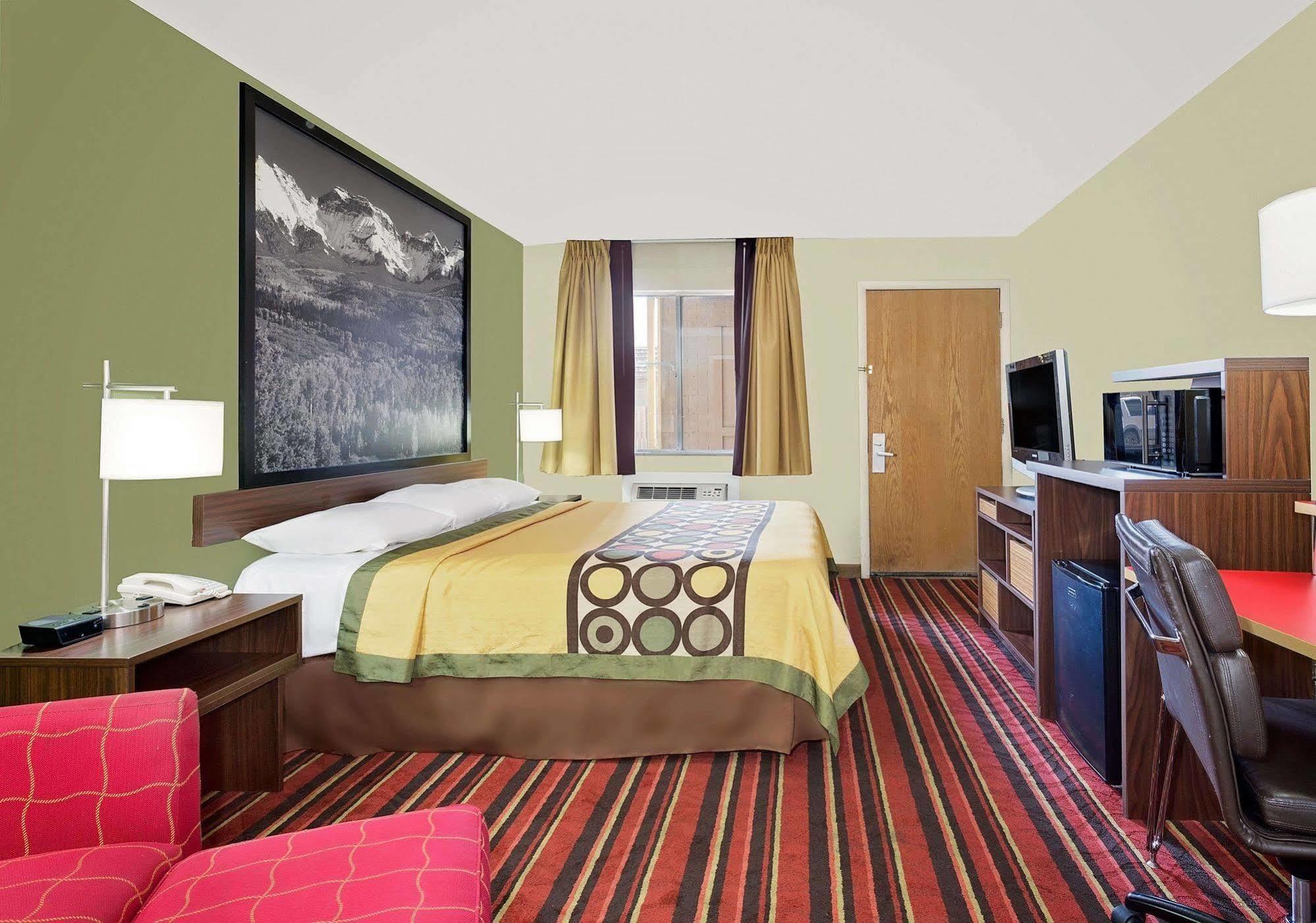Super 8 By Wyndham Denver Central Zewnętrze zdjęcie